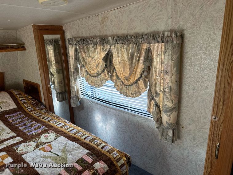 image for item ML9267 1995 Peterson Industries Inc. Legacy  camper