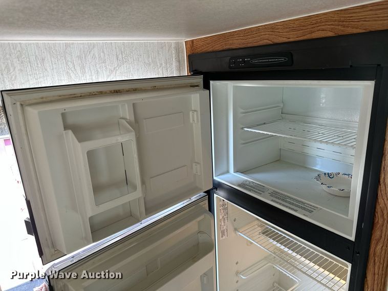 image for item ML9267 1995 Peterson Industries Inc. Legacy  camper