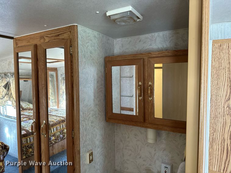 image for item ML9267 1995 Peterson Industries Inc. Legacy  camper