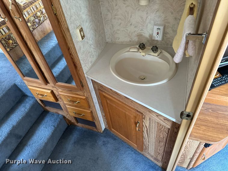 image for item ML9267 1995 Peterson Industries Inc. Legacy  camper