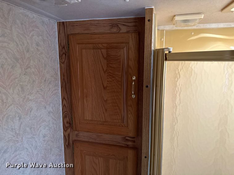 image for item ML9267 1995 Peterson Industries Inc. Legacy  camper