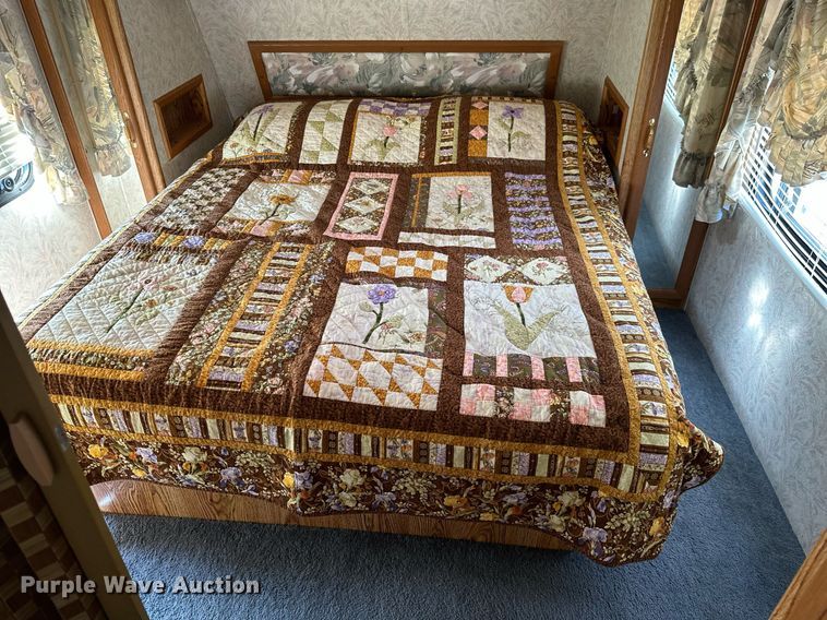 image for item ML9267 1995 Peterson Industries Inc. Legacy  camper