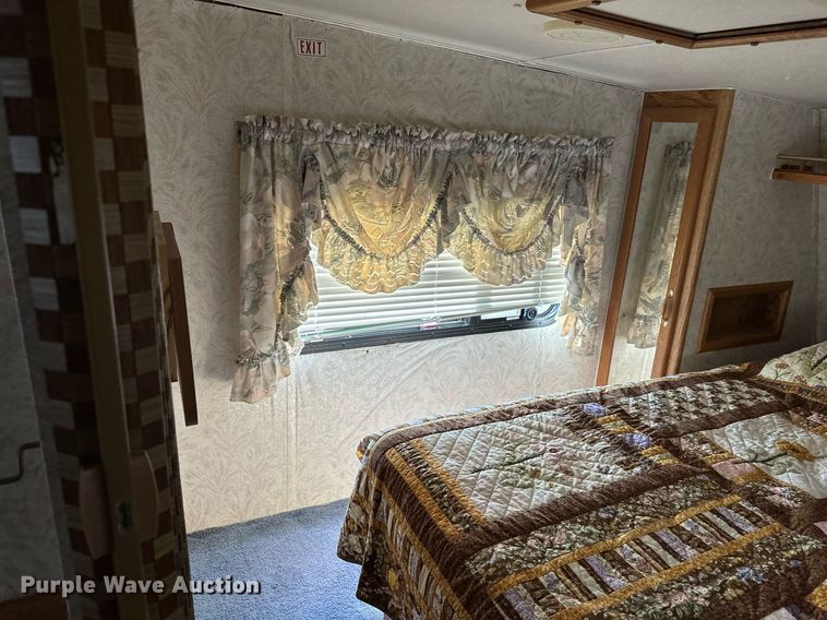 image for item ML9267 1995 Peterson Industries Inc. Legacy  camper