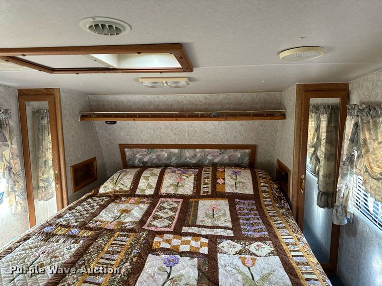 image for item ML9267 1995 Peterson Industries Inc. Legacy  camper