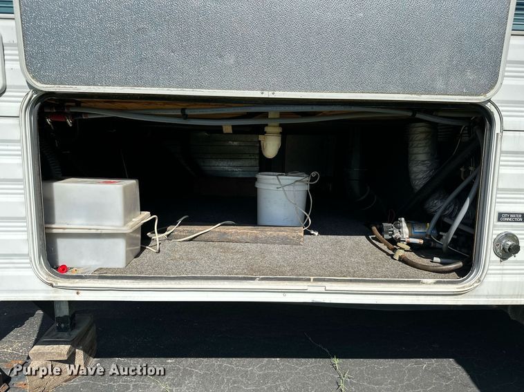 image for item ML9267 1995 Peterson Industries Inc. Legacy  camper