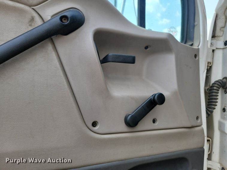 image for item ML9511 2005 Sterling LT7500  box truck