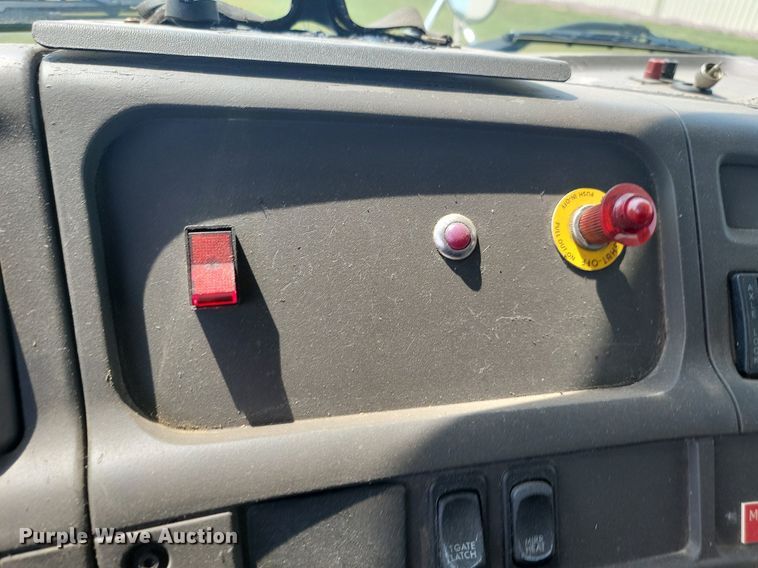 image for item ML9511 2005 Sterling LT7500  box truck