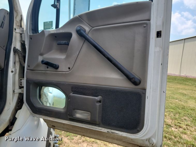 image for item ML9511 2005 Sterling LT7500  box truck