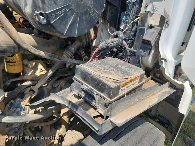 image for item ML9511 2005 Sterling LT7500  box truck