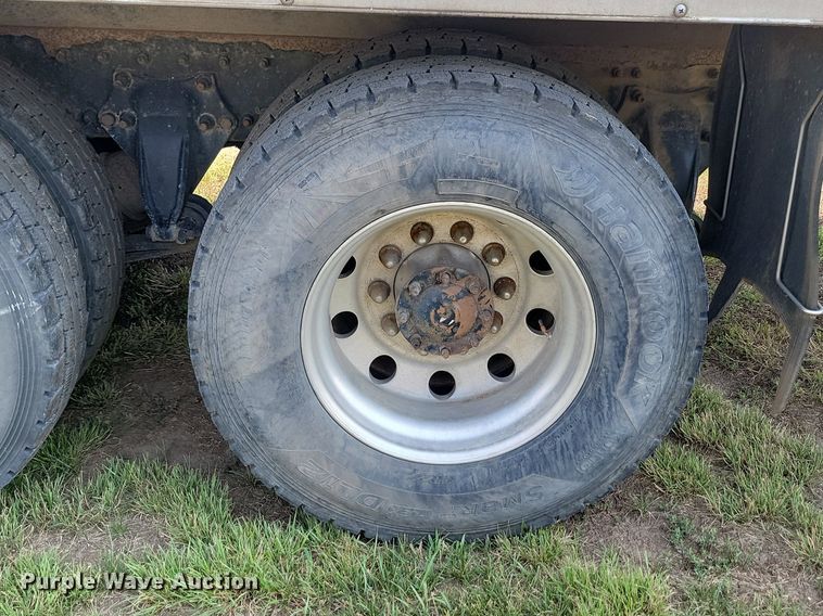 image for item ML9511 2005 Sterling LT7500  box truck