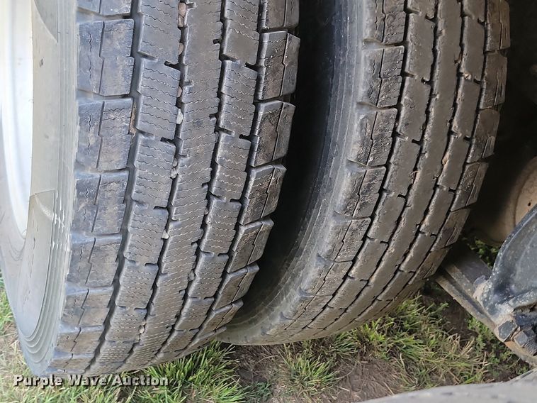 image for item ML9511 2005 Sterling LT7500  box truck