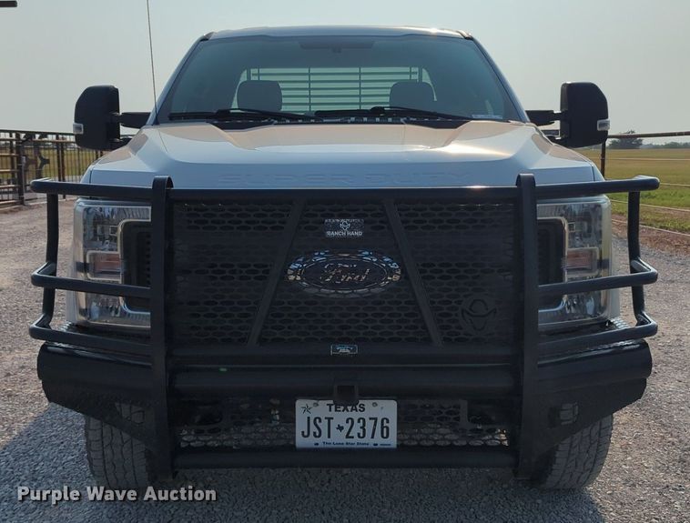 image for item MX9363 2019 Ford F250 Super Duty  SuperCab utility bed pickup truck