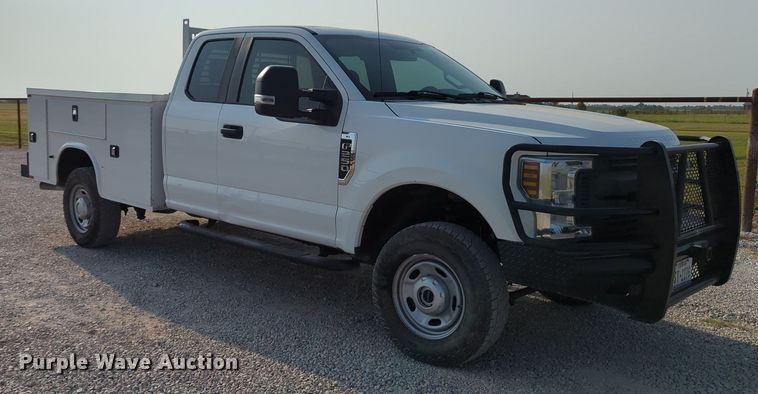 image for item MX9363 2019 Ford F250 Super Duty  SuperCab utility bed pickup truck