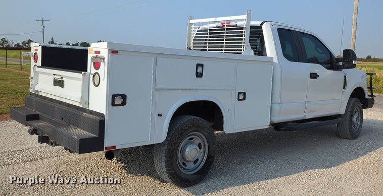 image for item MX9363 2019 Ford F250 Super Duty  SuperCab utility bed pickup truck