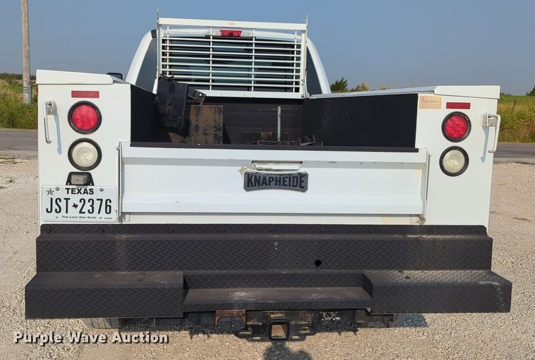 image for item MX9363 2019 Ford F250 Super Duty  SuperCab utility bed pickup truck