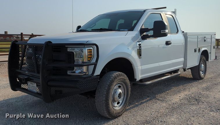 image for item MX9363 2019 Ford F250 Super Duty  SuperCab utility bed pickup truck