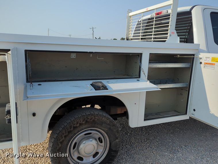 image for item MX9363 2019 Ford F250 Super Duty  SuperCab utility bed pickup truck