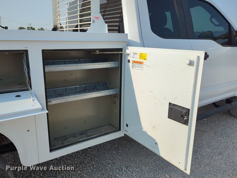 image for item MX9363 2019 Ford F250 Super Duty  SuperCab utility bed pickup truck