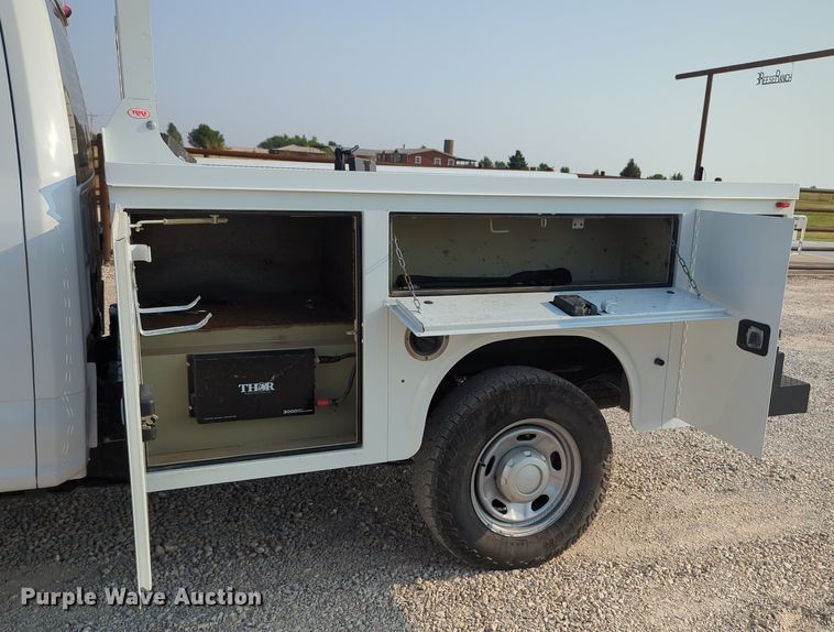 image for item MX9363 2019 Ford F250 Super Duty  SuperCab utility bed pickup truck