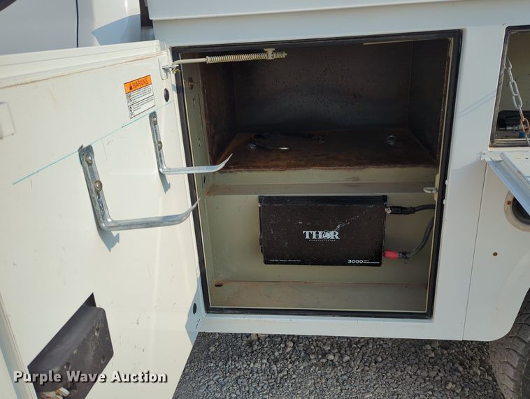 image for item MX9363 2019 Ford F250 Super Duty  SuperCab utility bed pickup truck