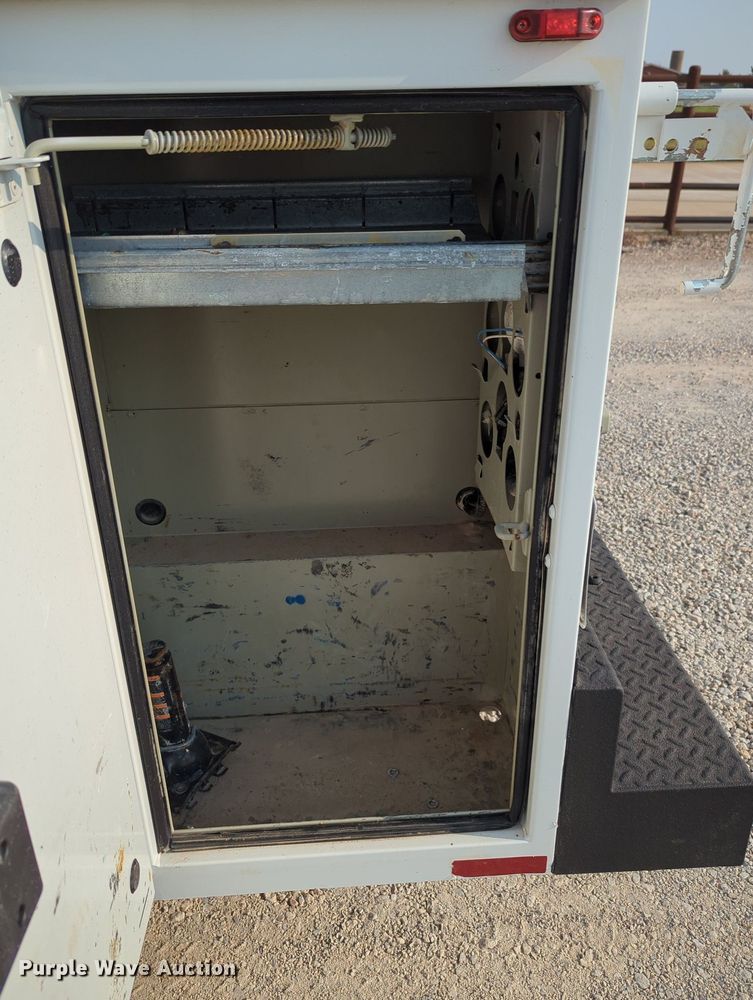 image for item MX9363 2019 Ford F250 Super Duty  SuperCab utility bed pickup truck