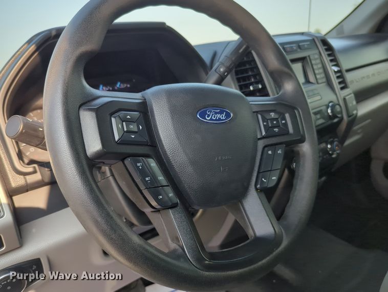 image for item MX9363 2019 Ford F250 Super Duty  SuperCab utility bed pickup truck