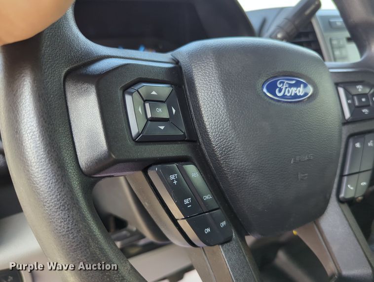 image for item MX9363 2019 Ford F250 Super Duty  SuperCab utility bed pickup truck