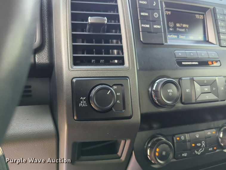 image for item MX9363 2019 Ford F250 Super Duty  SuperCab utility bed pickup truck