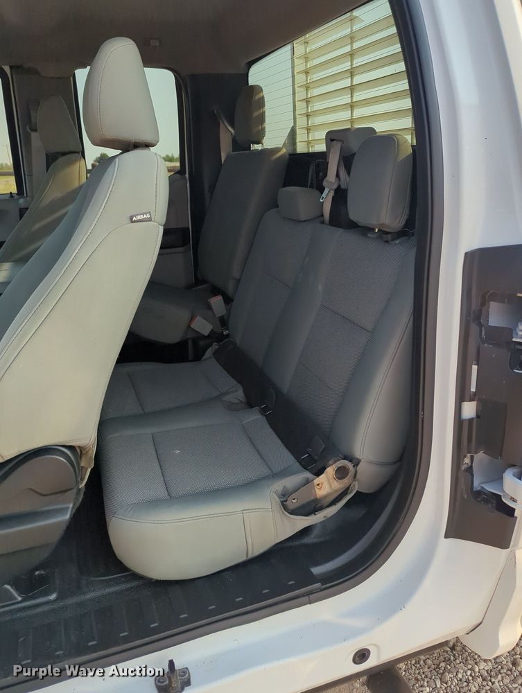 image for item MX9363 2019 Ford F250 Super Duty  SuperCab utility bed pickup truck