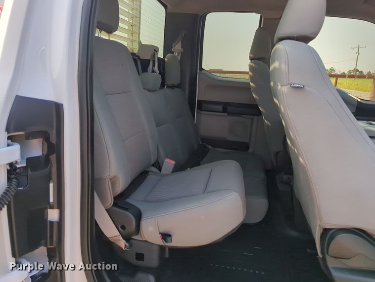 image for item MX9363 2019 Ford F250 Super Duty  SuperCab utility bed pickup truck