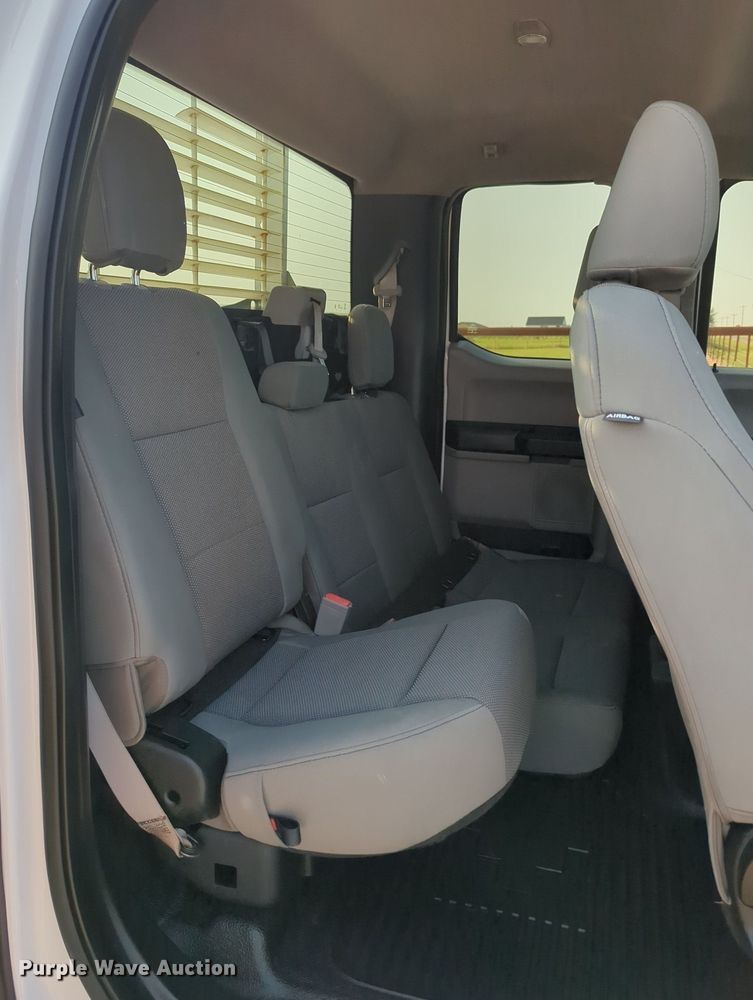 image for item MX9363 2019 Ford F250 Super Duty  SuperCab utility bed pickup truck