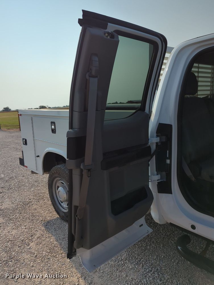 image for item MX9363 2019 Ford F250 Super Duty  SuperCab utility bed pickup truck