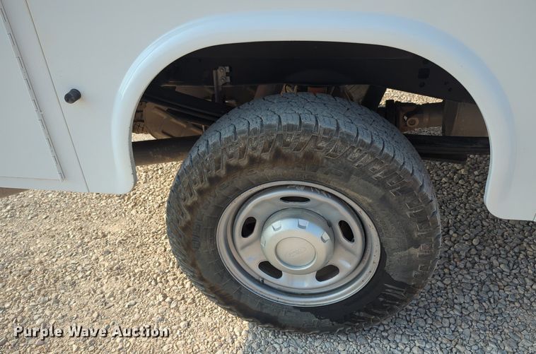 image for item MX9363 2019 Ford F250 Super Duty  SuperCab utility bed pickup truck