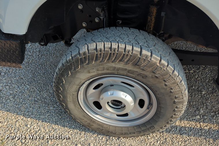 image for item MX9363 2019 Ford F250 Super Duty  SuperCab utility bed pickup truck