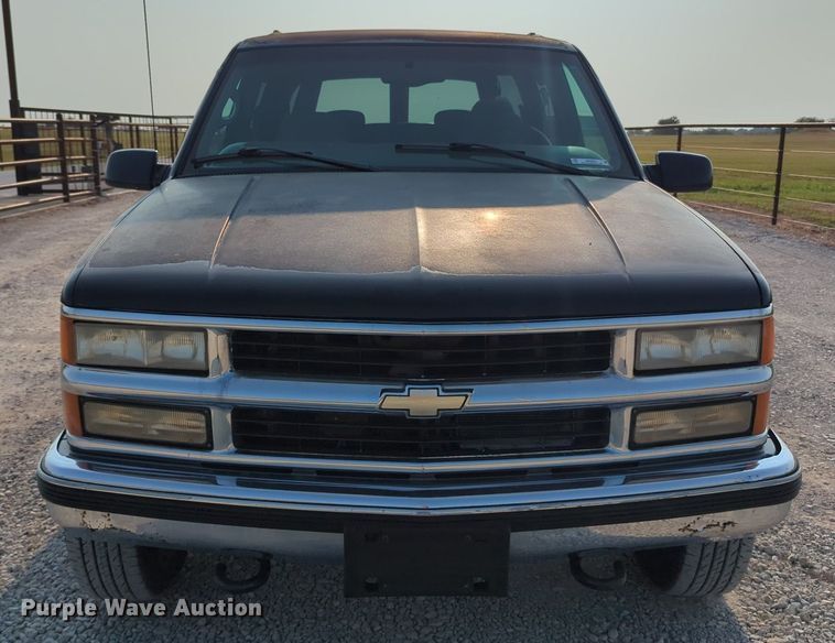 image for item MX9364 1999 Chevrolet Suburban  SUV