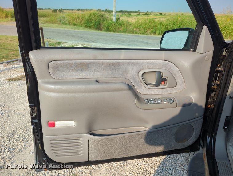 image for item MX9364 1999 Chevrolet Suburban  SUV