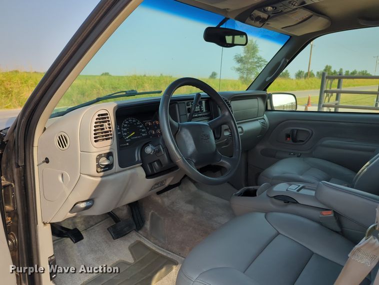 image for item MX9364 1999 Chevrolet Suburban  SUV