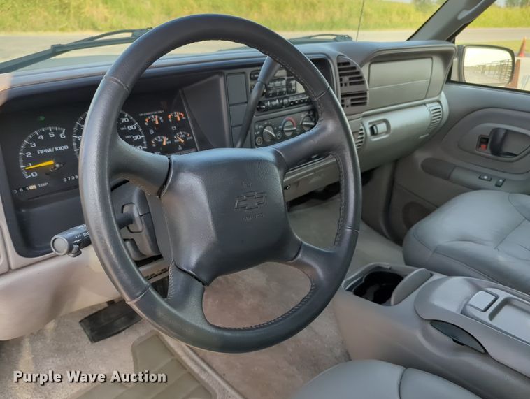 image for item MX9364 1999 Chevrolet Suburban  SUV