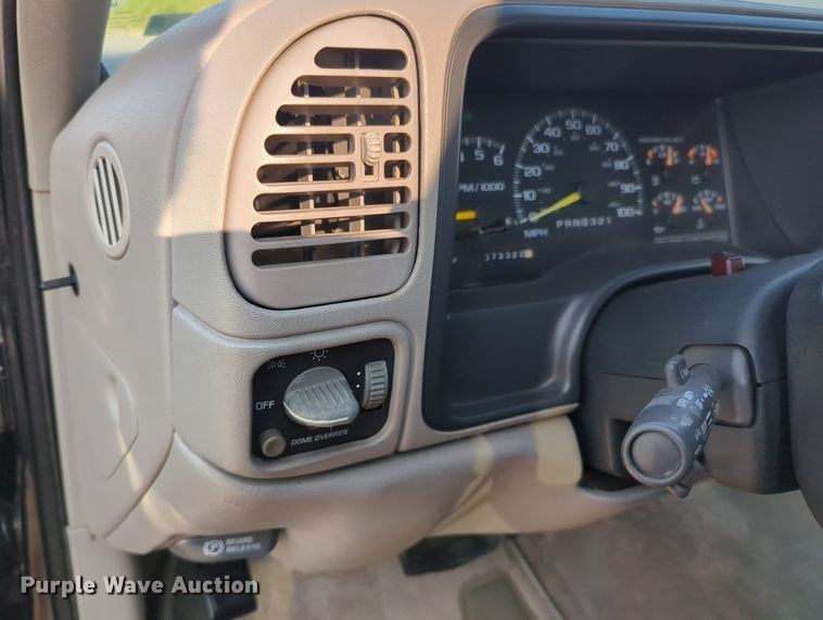 image for item MX9364 1999 Chevrolet Suburban  SUV