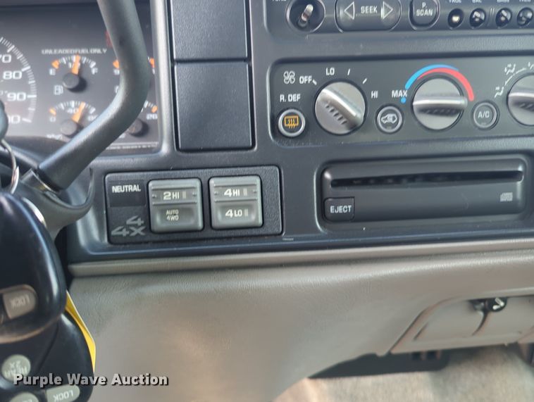 image for item MX9364 1999 Chevrolet Suburban  SUV