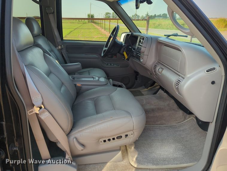 image for item MX9364 1999 Chevrolet Suburban  SUV
