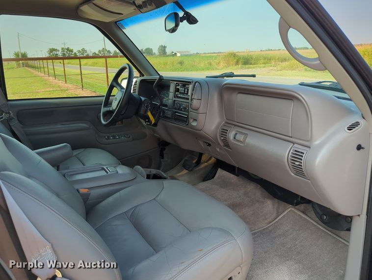 image for item MX9364 1999 Chevrolet Suburban  SUV