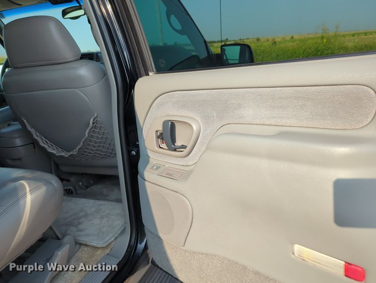 image for item MX9364 1999 Chevrolet Suburban  SUV