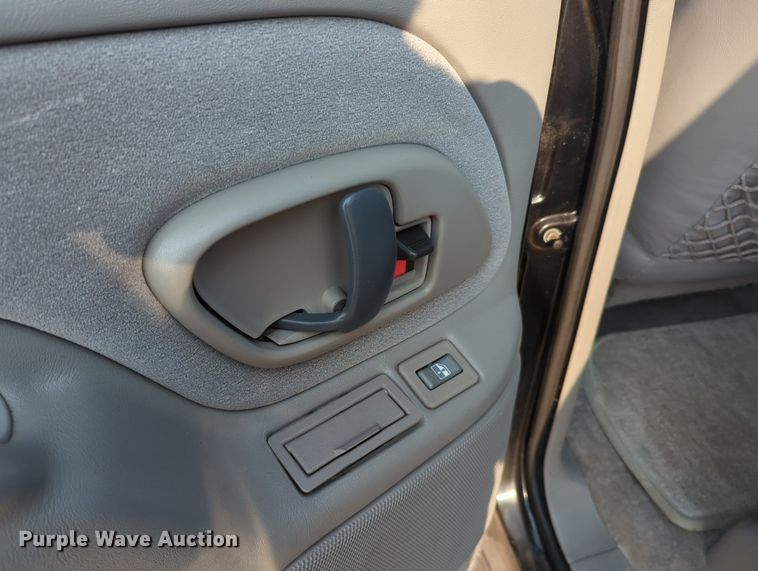 image for item MX9364 1999 Chevrolet Suburban  SUV