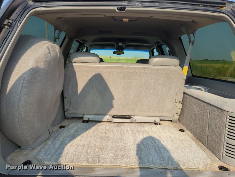 image for item MX9364 1999 Chevrolet Suburban  SUV