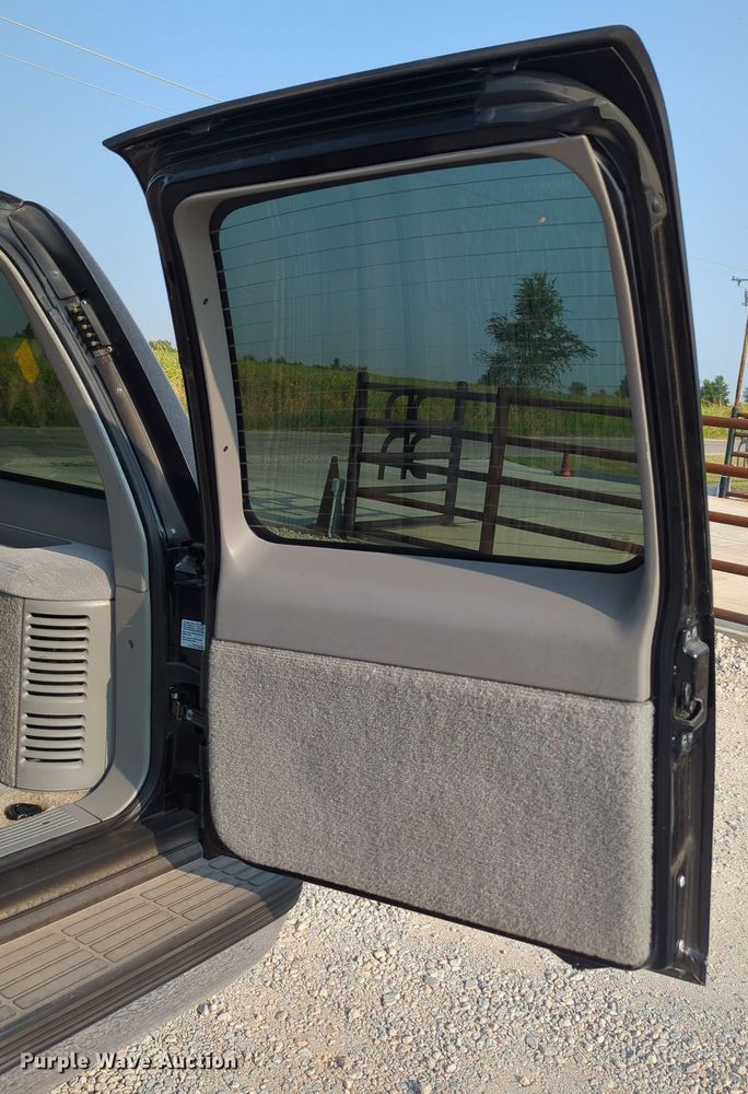 image for item MX9364 1999 Chevrolet Suburban  SUV