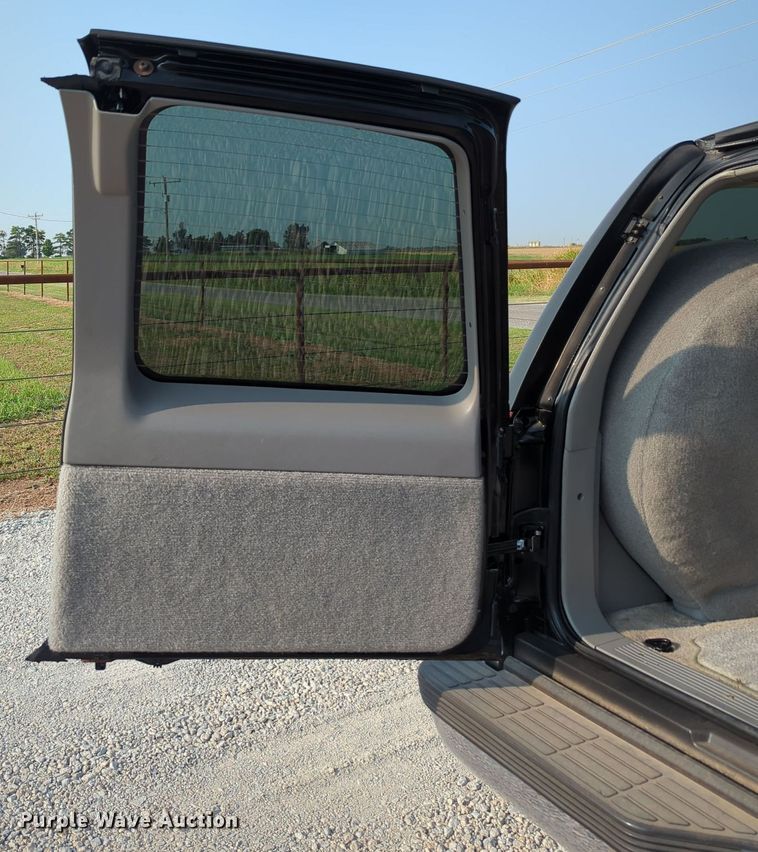 image for item MX9364 1999 Chevrolet Suburban  SUV