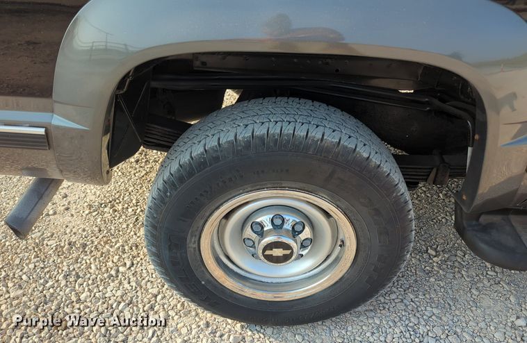 image for item MX9364 1999 Chevrolet Suburban  SUV