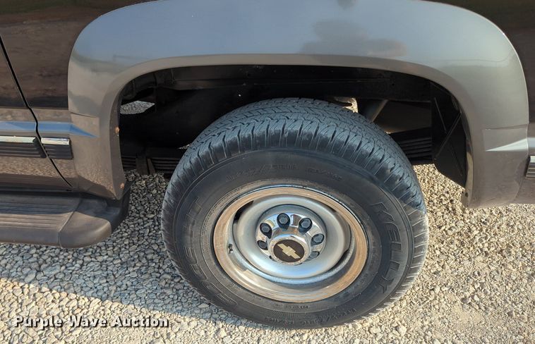 image for item MX9364 1999 Chevrolet Suburban  SUV