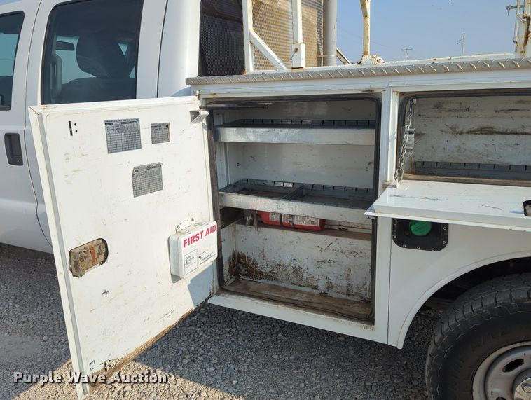 image for item MX9366 2014 Ford F350 Super Duty  Crew Cab utility bed pickup truck